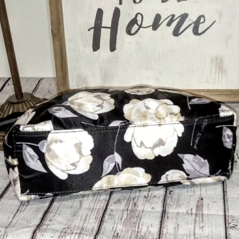 Betsey Johnson Black White Floral Clutch Wristlet - Picture 5 of 6